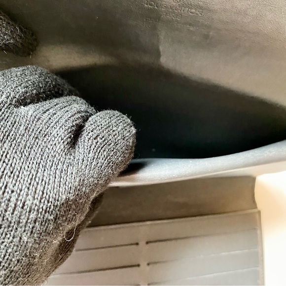 LOUIS VUITTON LEATHER WOC❤️ - Picture 12 of 15